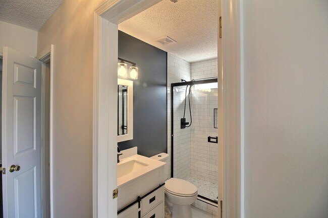 Building Photo - 1479 Wolf Ridge Dr