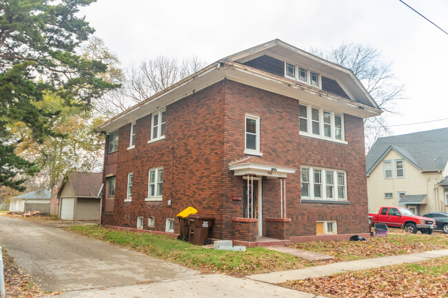 Building Photo - 1711 10th St