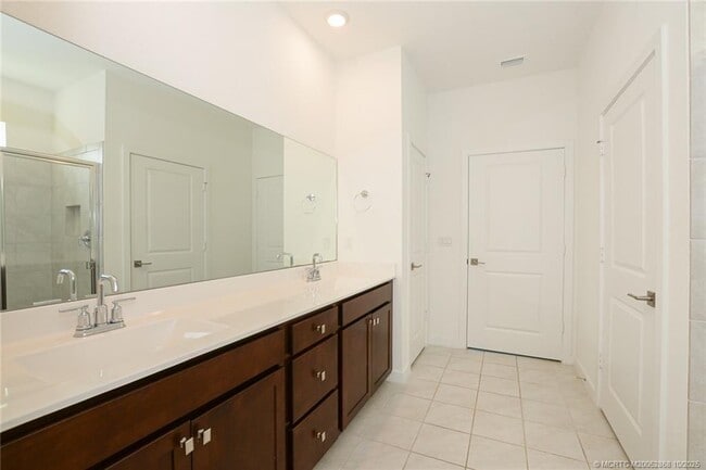 Building Photo - 3451 SW Blackberry Ln