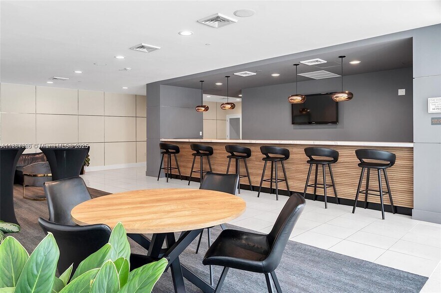 Building Photo - 1250 S Miami Ave