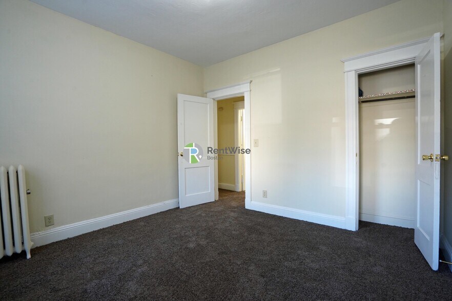 Building Photo - 68 Woodstock Ave