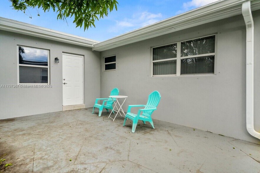 Building Photo - 50 NE 45th Ct