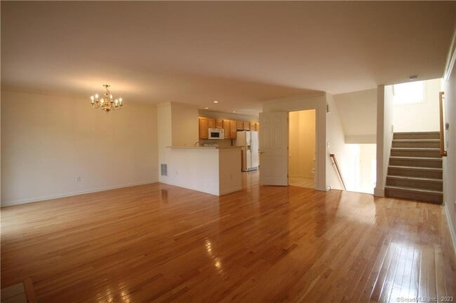 Building Photo - 1407 Larson Dr