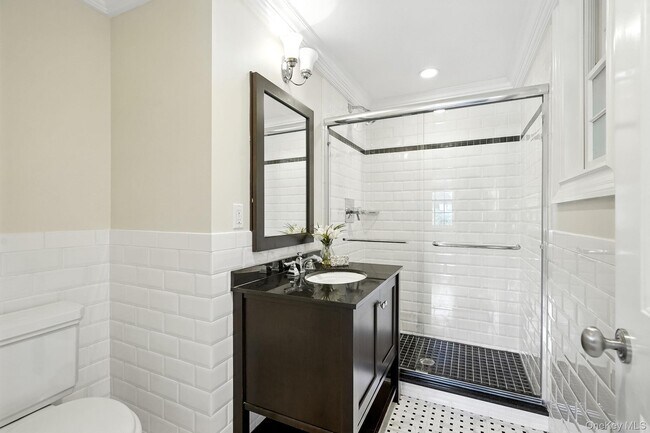 Building Photo - 9 Oak Way
