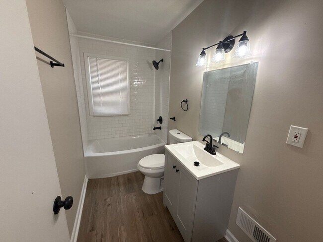 Building Photo - Freshly Renovated 3-Bedroom Home – Quality...