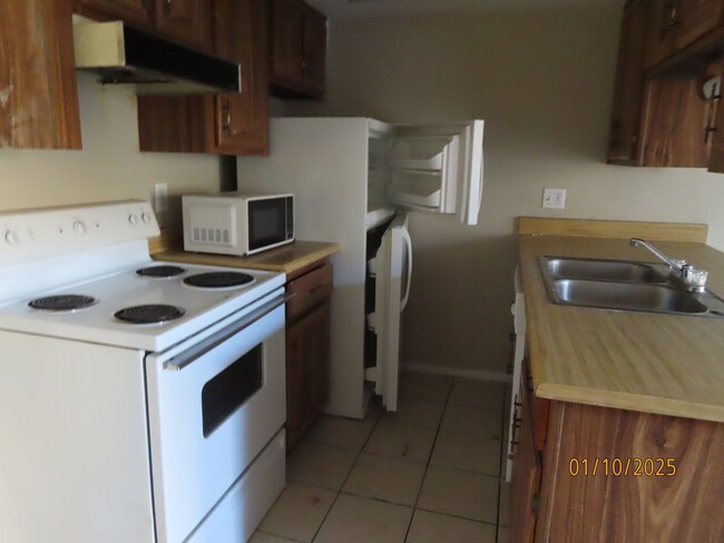 Building Photo - 1 bedroom 1-Bath Condo  Bldg. 6 Unit #333 ...