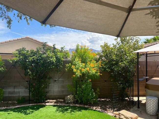 Building Photo - Gorgeous Northwest 3 Bedroom!