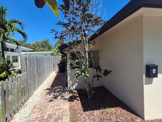 Building Photo - 515 49th St