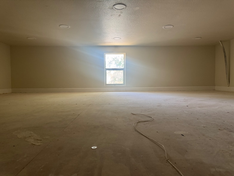 Building Photo - 15727 Cotton Tail Ln