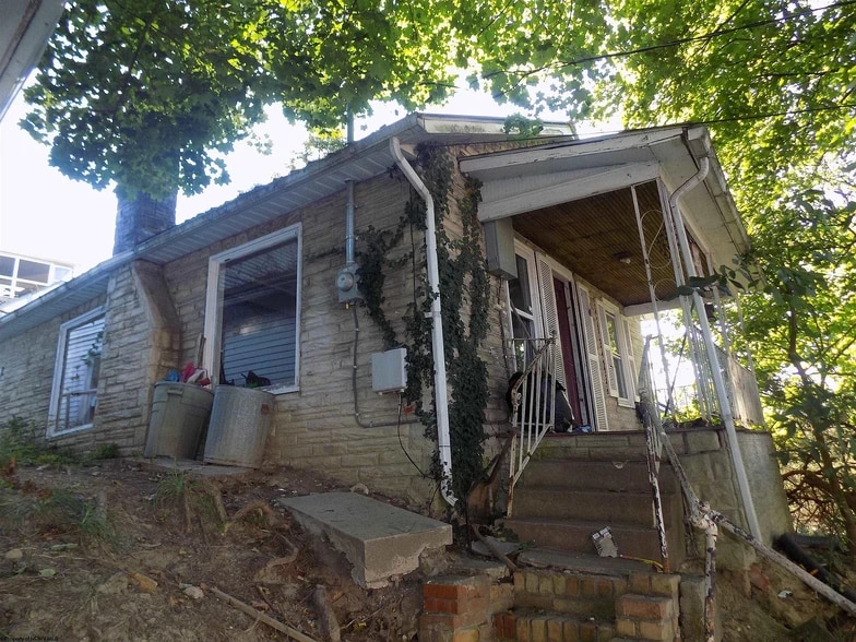 Primary Photo - 605 East Ave