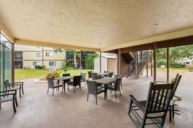 Building Photo - 7814 Shadowood Dr