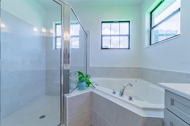 Building Photo - 570 Sanctuary Blvd