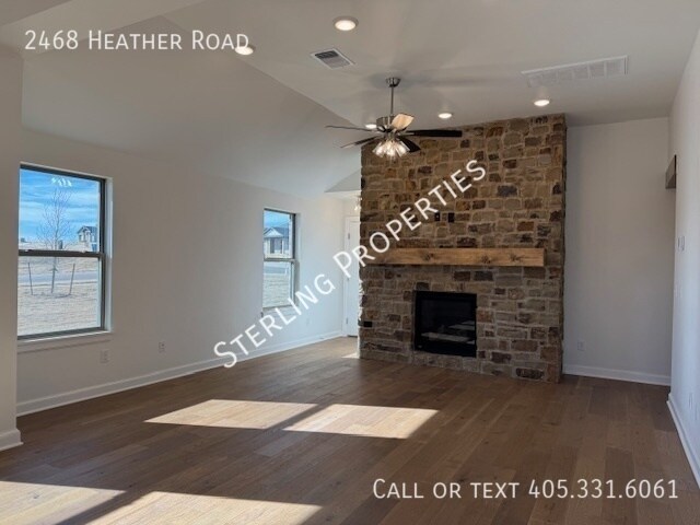 Building Photo - 2468 Heather Rd