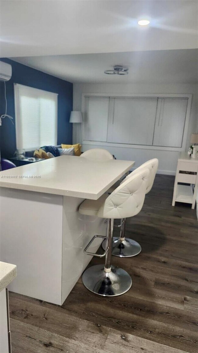 Building Photo - 14 Cedar St