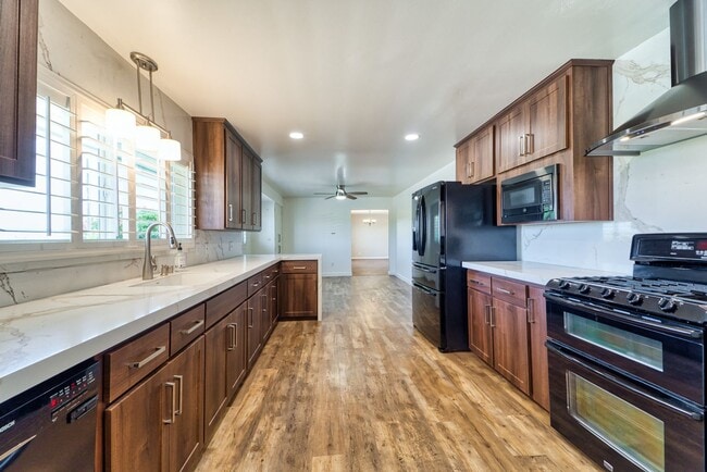 Building Photo - Beautiful 3 Bed / 2 Bath  on 1.8 Acres Ple...