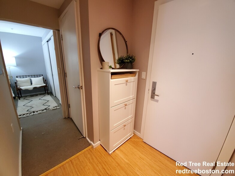 Building Photo - 2 Earhart St