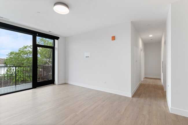 Building Photo - 3140 N Clybourn Ave