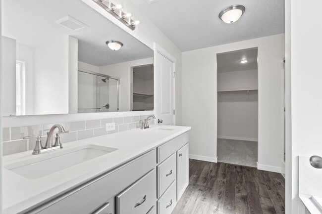 Building Photo - 10419 Rockaway Ridge St