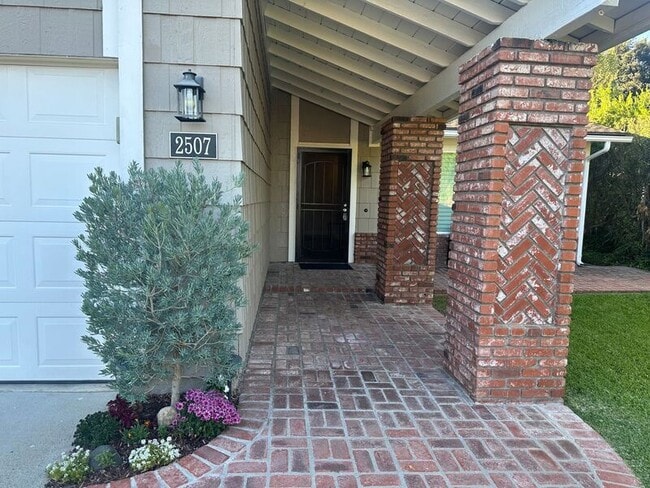 Building Photo - 2507 Moss Cir