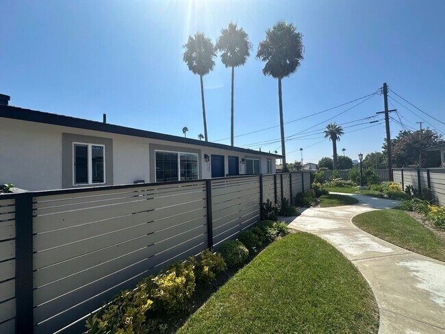 Building Photo - Newly Remodeled 1 Bedroom