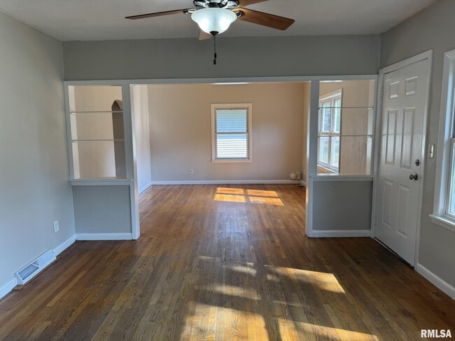 Building Photo - 2826 W 47th St