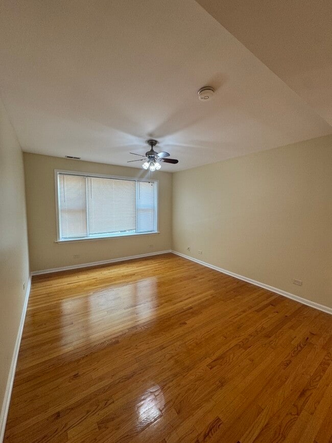 Building Photo - 2553 W Ardmore Ave