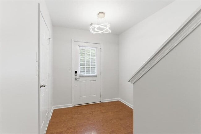 Building Photo - 6710 Stoneleigh Way