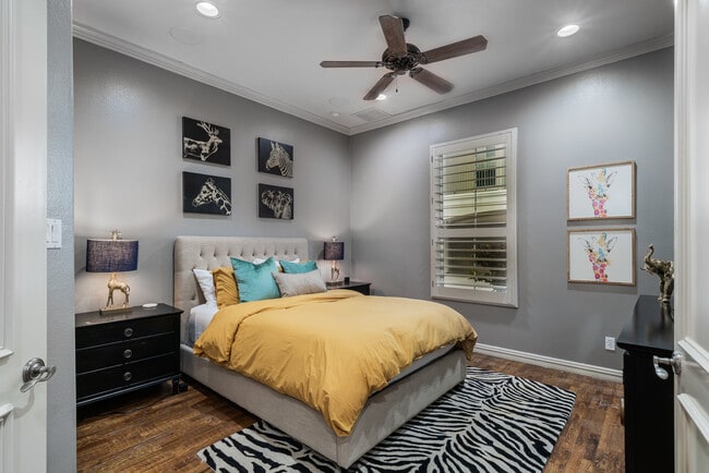 1st floor bedroom - 4003 Wycliff Ave