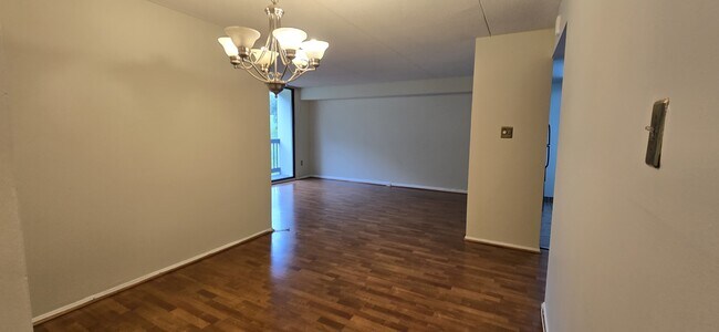 Building Photo - 6300 Stevenson Ave