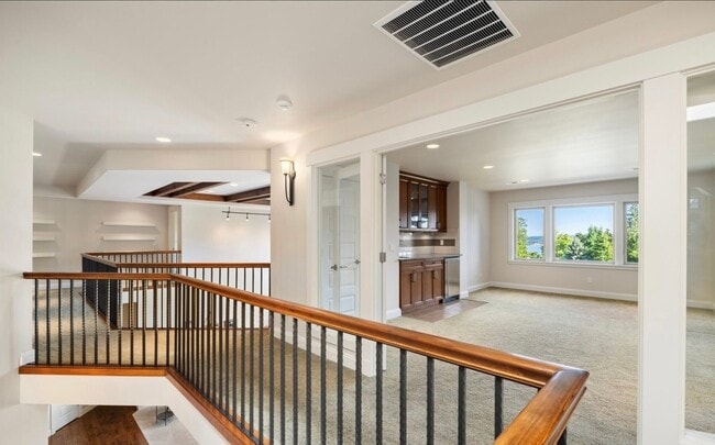 Building Photo - Beautiful Home in Semiahmoo!