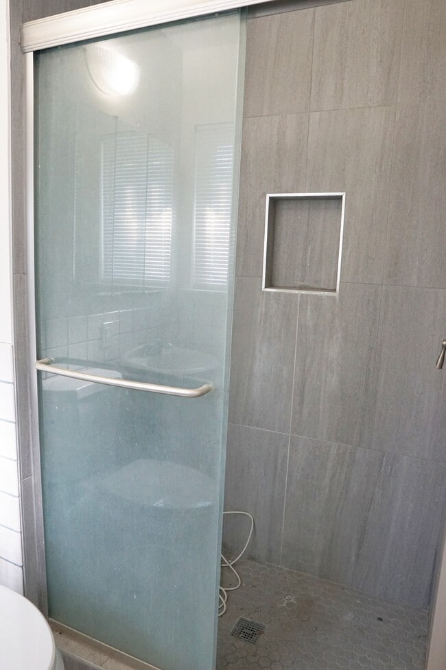 Building Photo - 39220 Karen St