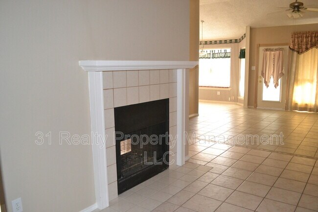 Building Photo - 310 Crestview Dr