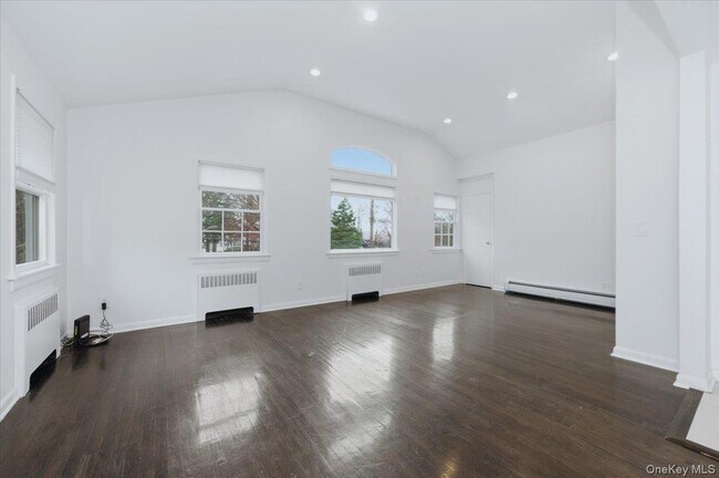 Building Photo - 98 Nassau Rd