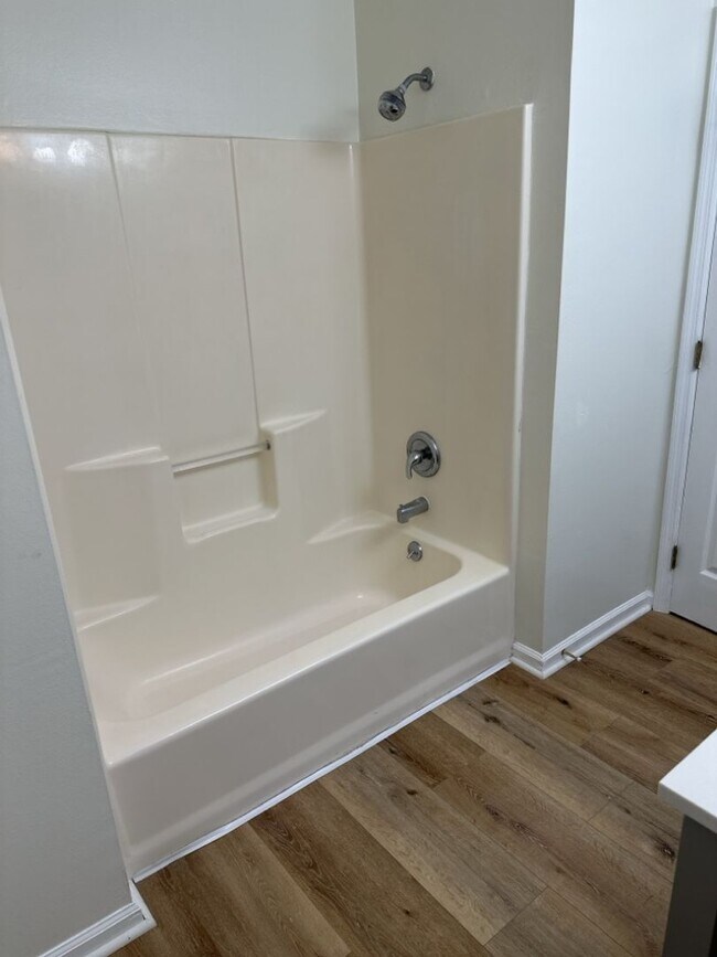 Building Photo - 112 Teal Lake Dr