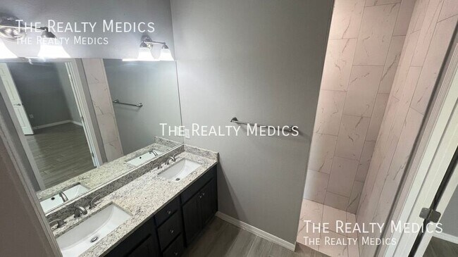 Building Photo - 2640 Dennis Ave SE