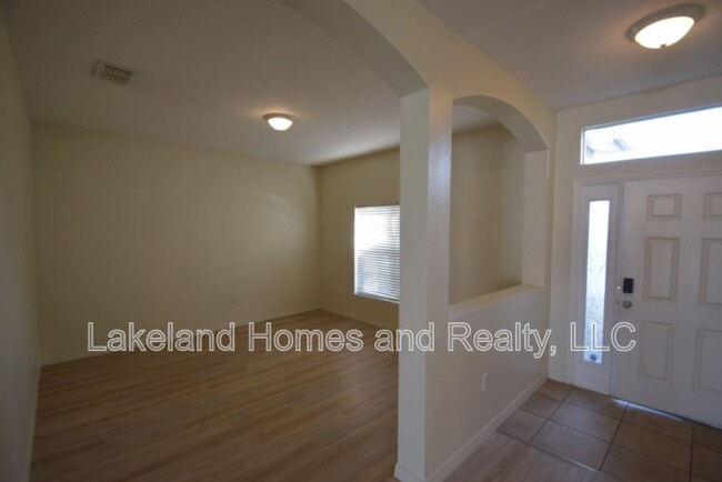 Building Photo - 823 Krenson Woods Ln