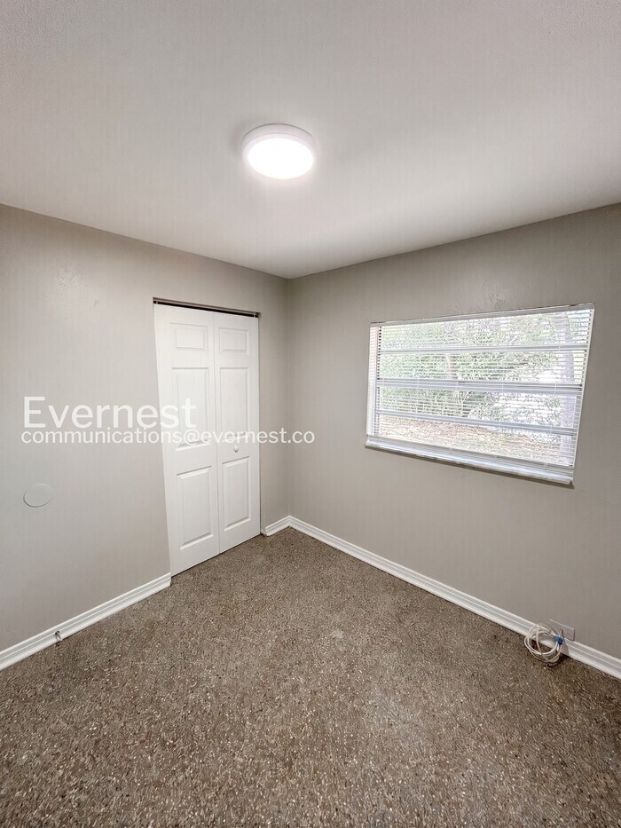 Building Photo - 4207 E Sandalwood Cir S