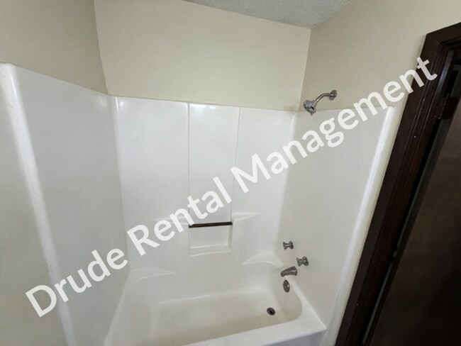 Building Photo - 42185 Deborah Dr