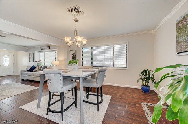 Building Photo - 2064 Waverly Cir