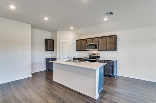 Building Photo - 611 Chuck Wagon Dr