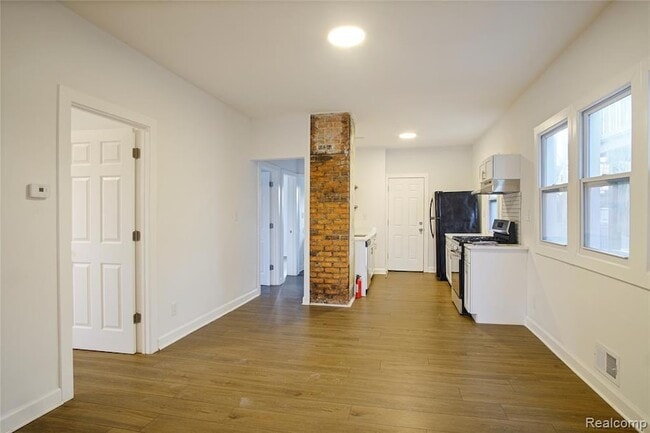 Building Photo - 6123 Commonwealth St