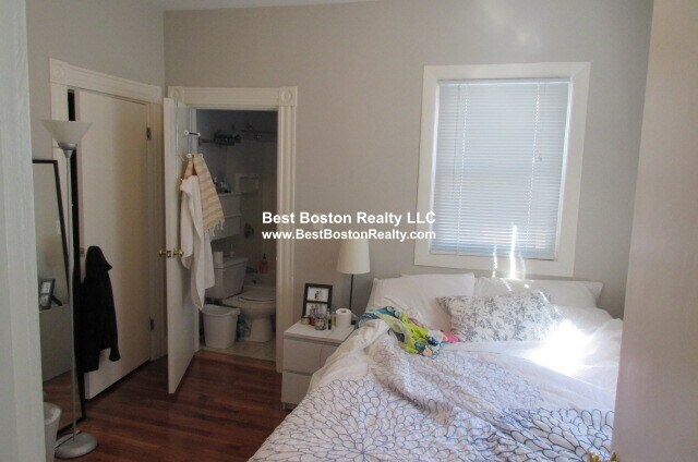 Building Photo - 20 JFK St. Unit 7