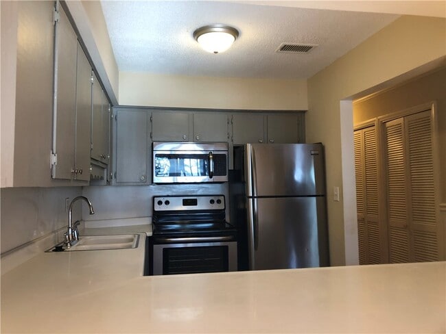 Building Photo - 10C Hartwell Villas