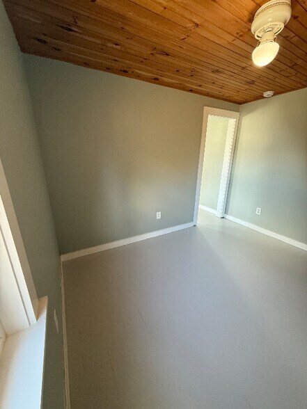 Building Photo - 326 Fish Rd