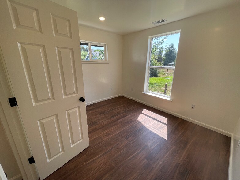 Building Photo - 4676 Fieldbrook Rd
