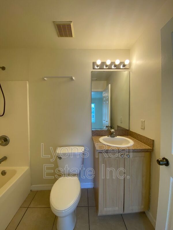 Building Photo - 4622 15th St SW