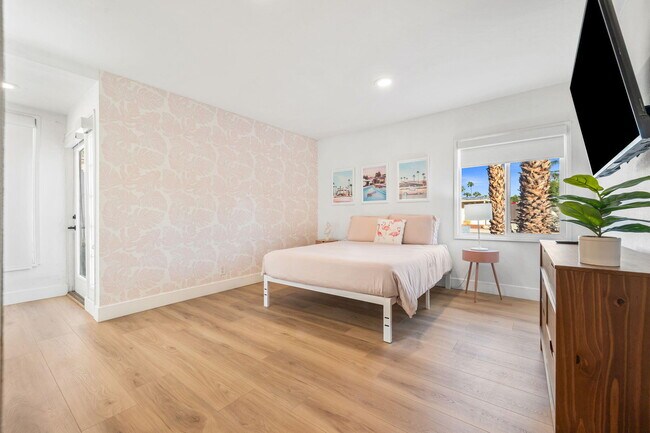 Building Photo - 1433 E Caleta Way