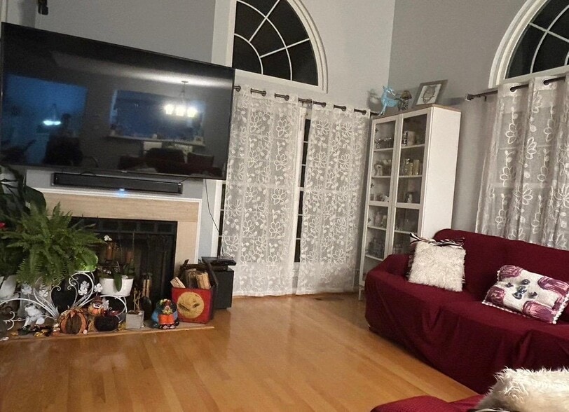 Building Photo - 1 Morning Breeze Ct