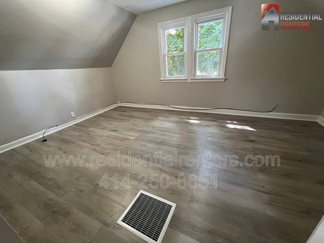 Building Photo - 5426 N 41st St