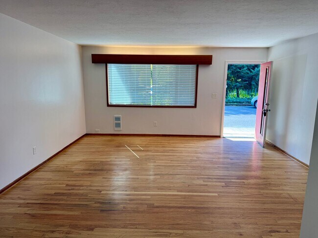 Building Photo - 1501 SW Bertha Blvd